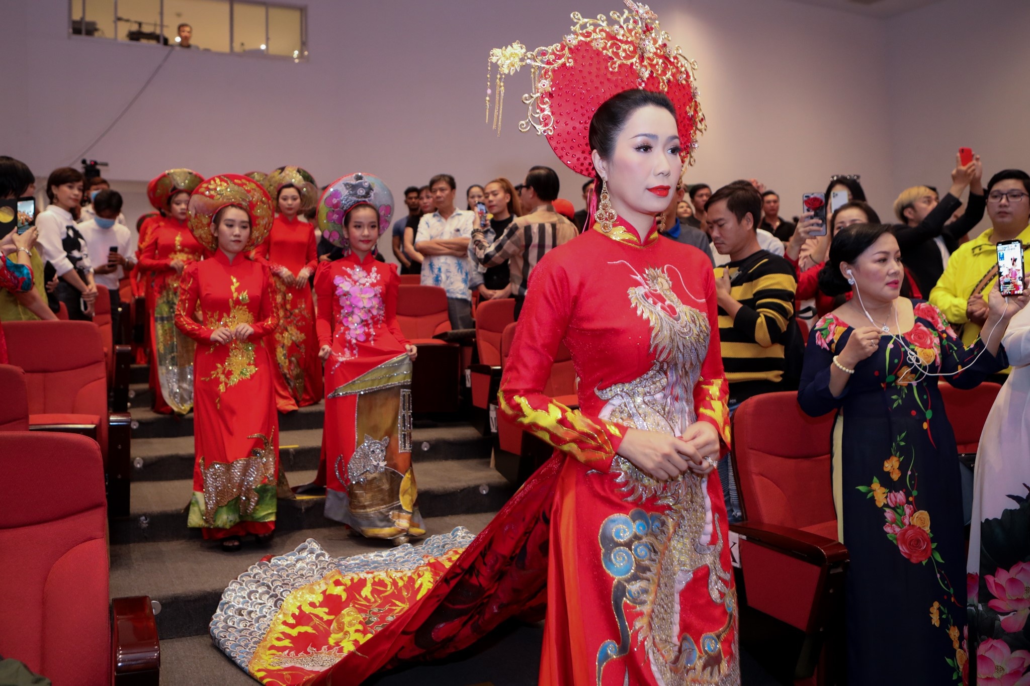 san khau mien Nam gio To anh 4