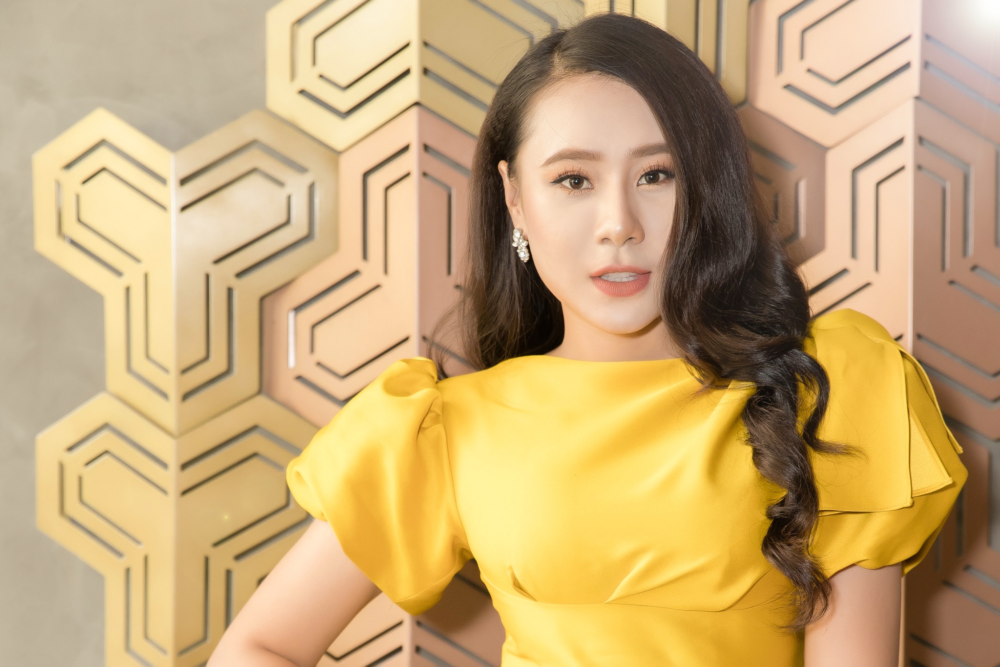 Ho Bich Tram dong canh nong voi Cao Minh Dat anh 3