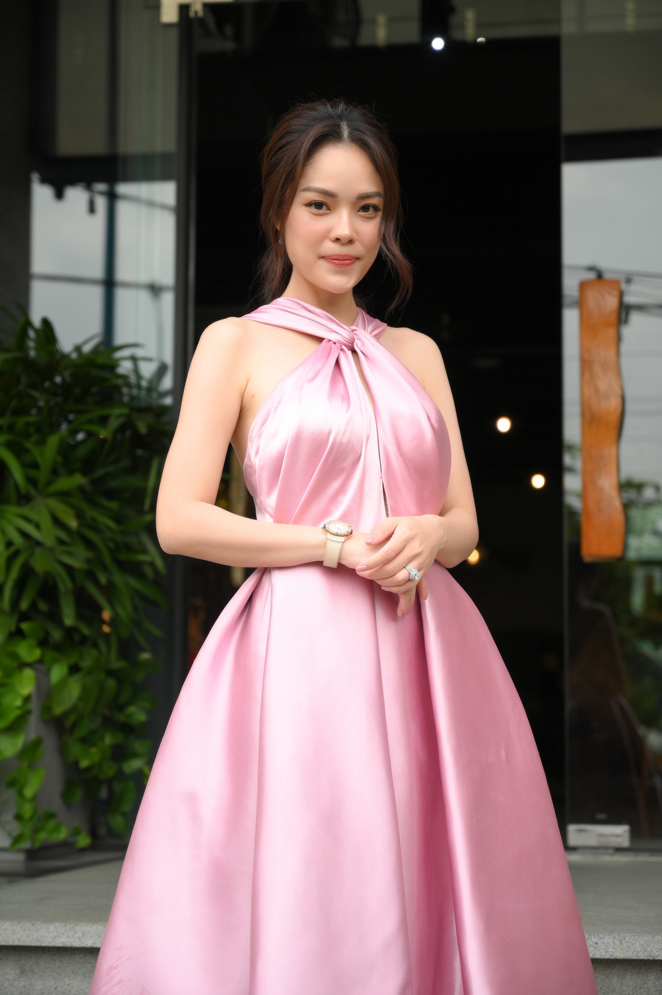 Ho Bich Tram dong canh nong voi Cao Minh Dat anh 6