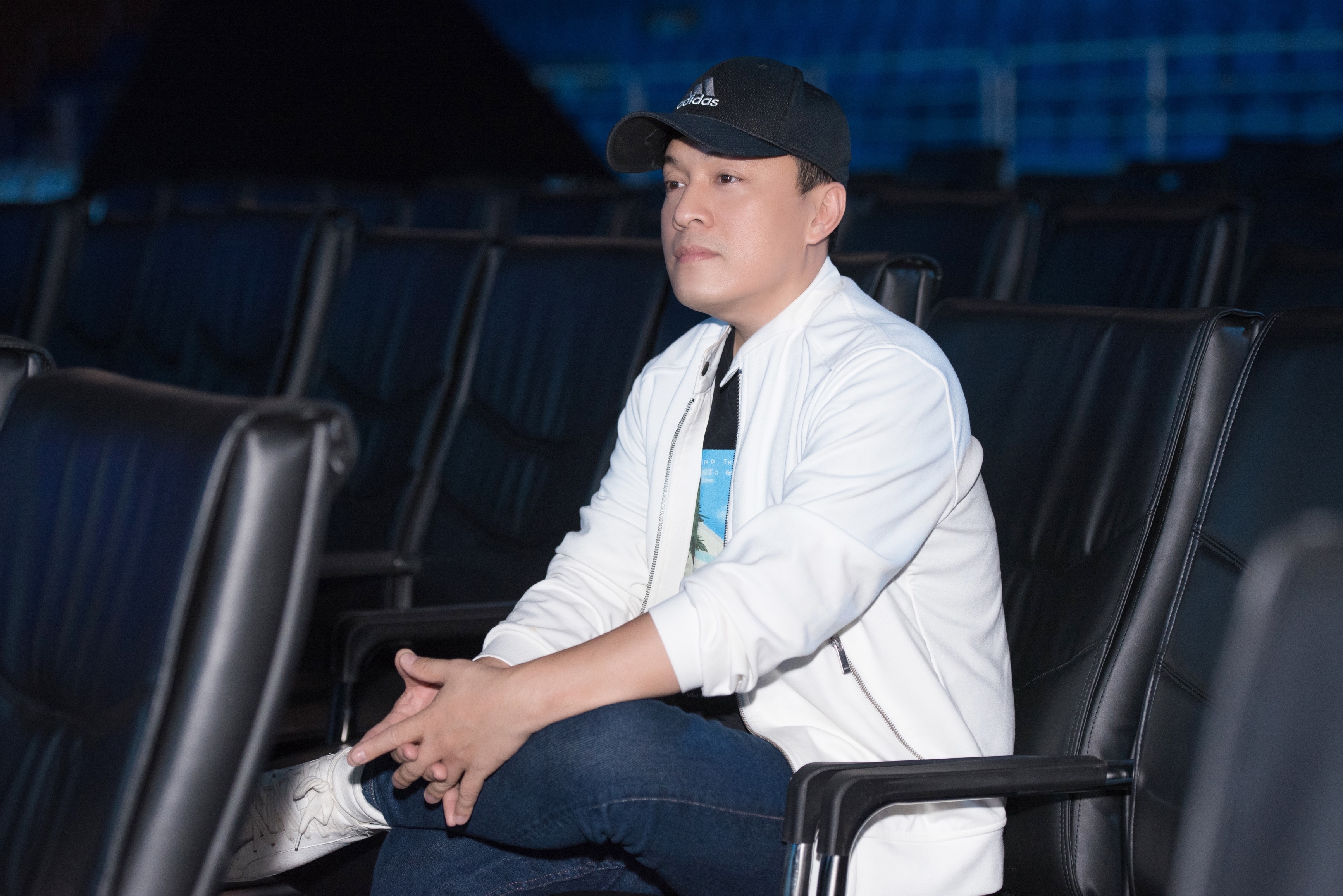 Tieu Vy khoe eo thon anh 10