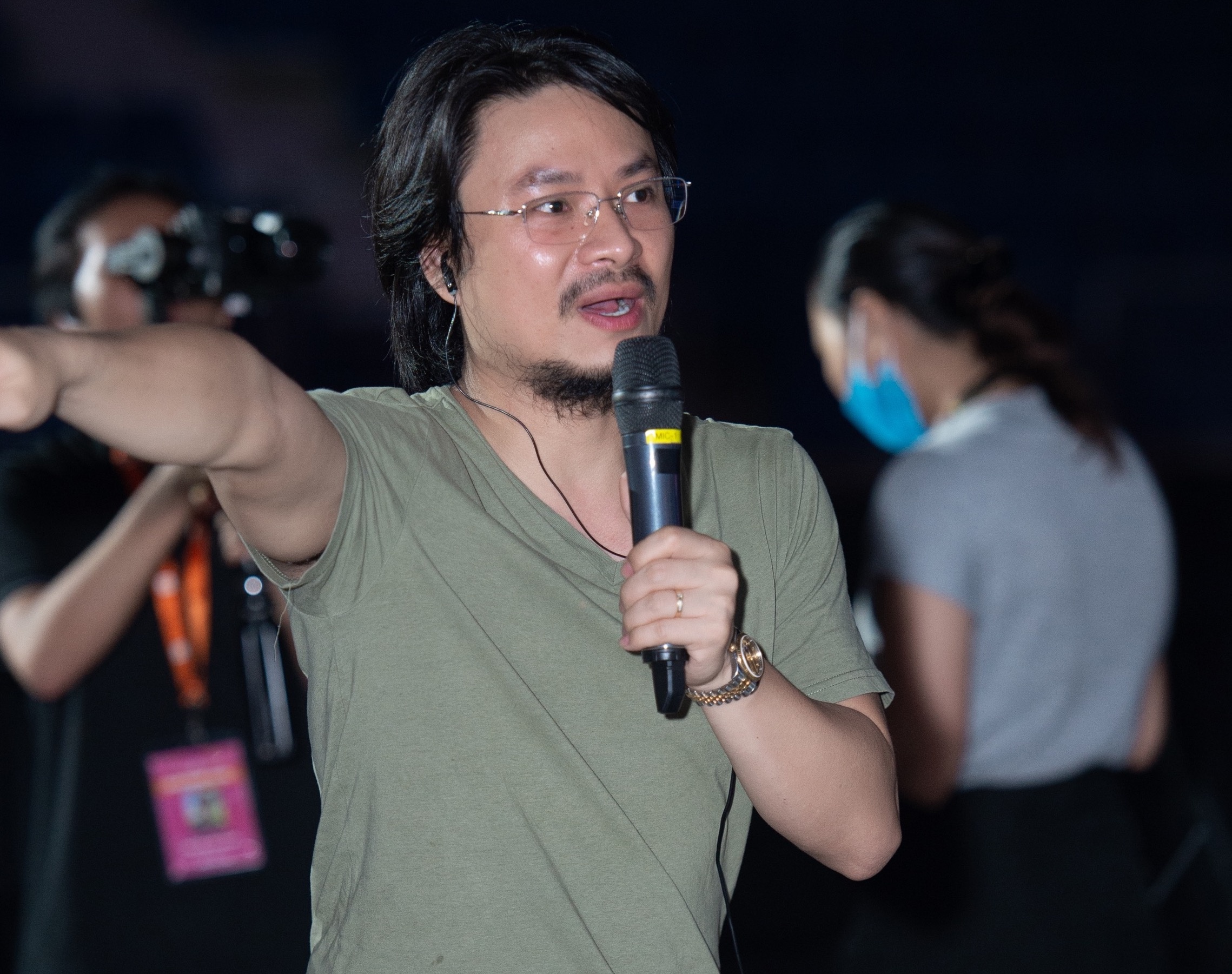 Tieu Vy khoe eo thon anh 13