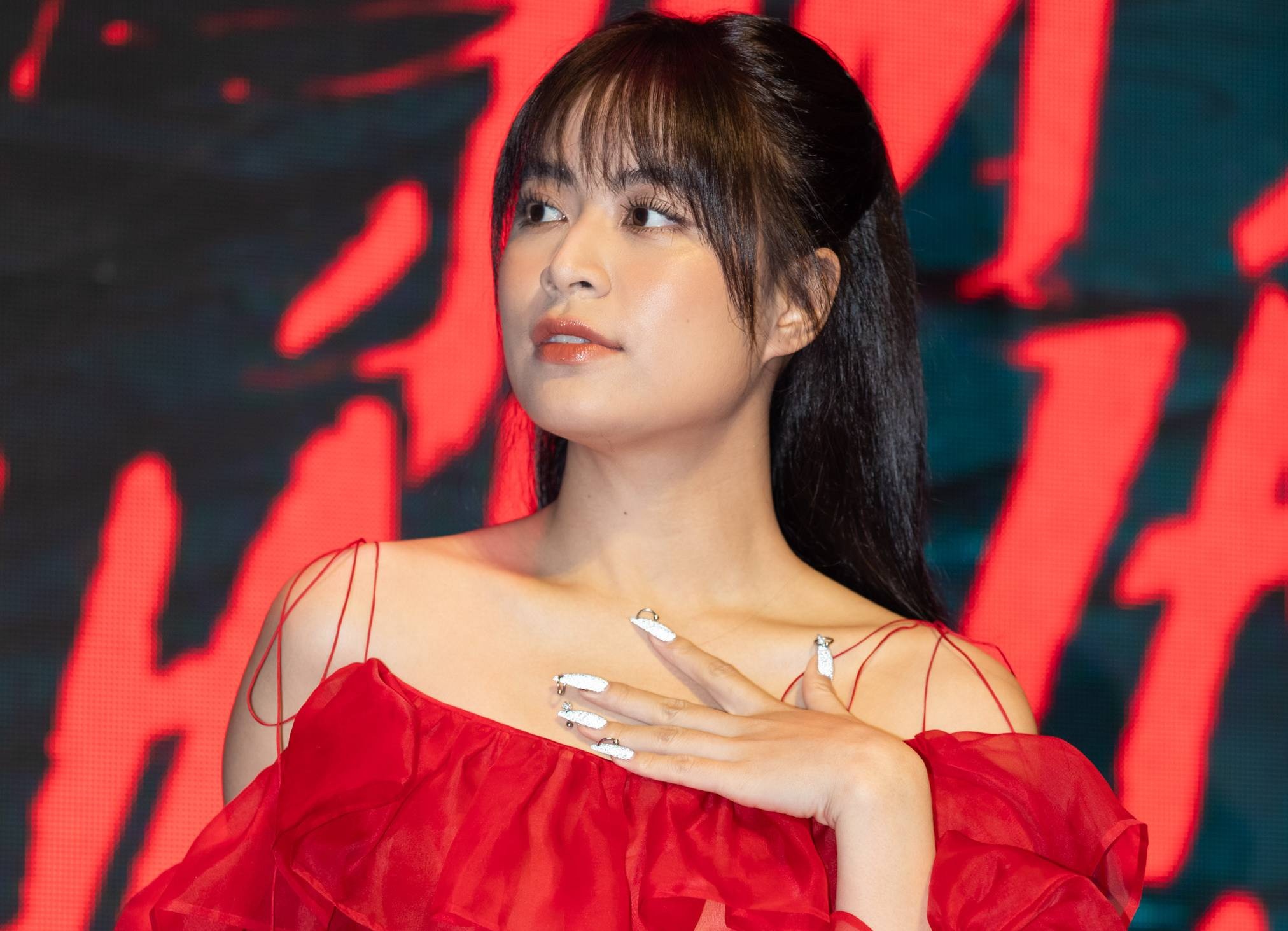 Hoang Thuy Linh chia se ve vai me don than trong phim moi hinh anh