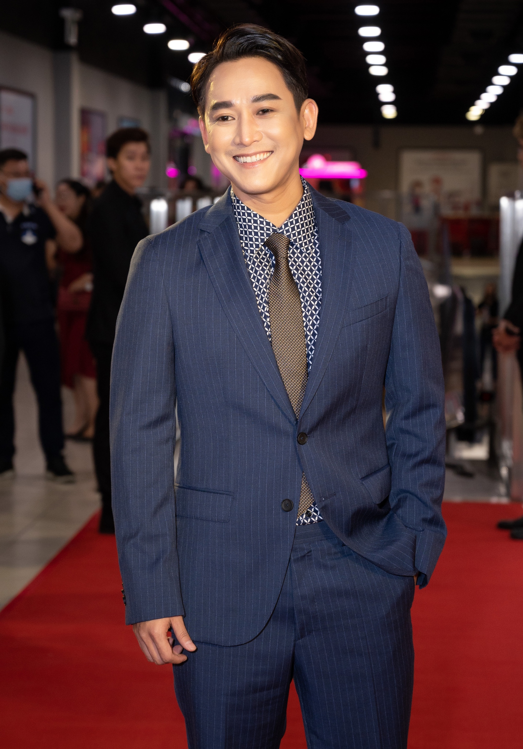 dan sao tren tham do Tiec trang mau anh 3