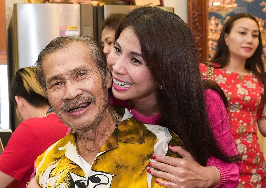 Nghe si Viet tiec thuong NSND Ly Huynh hinh anh