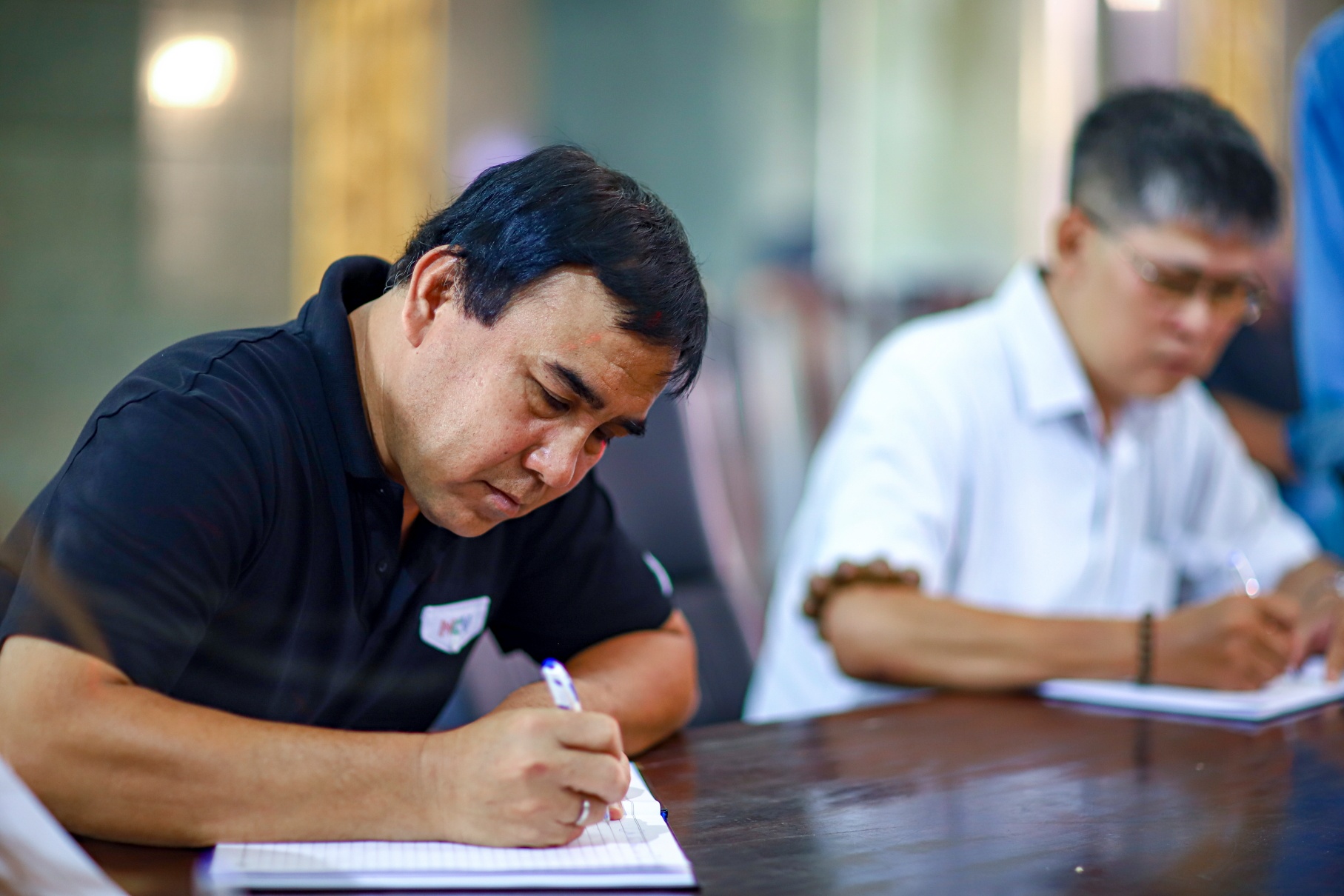 Nghe si Ly Huynh qua doi anh 7