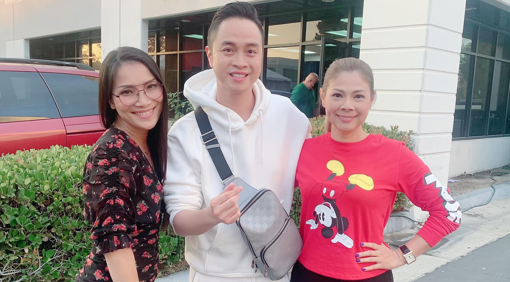 Nghe si Viet o My bo phieu cho ai? hinh anh