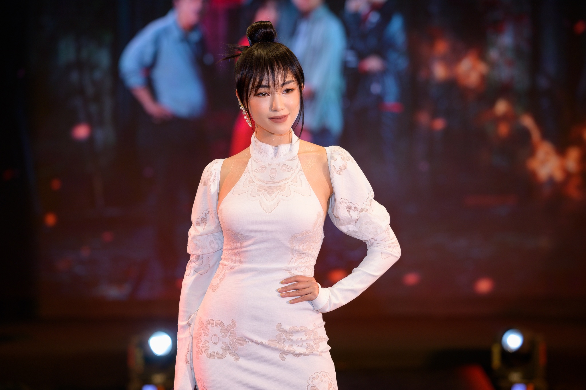 Hoang Thuy Linh Trai tim quai vat anh 10