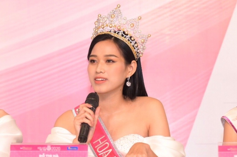 Hoa hau Do Thi Ha anh 1