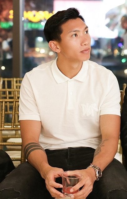 Doan Van Hau di xem Doan Hai My dien thoi trang anh 2