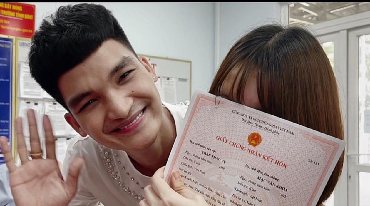 Mac Van Khoa dang ky ket hon truoc khi ban gai sinh em be hinh anh