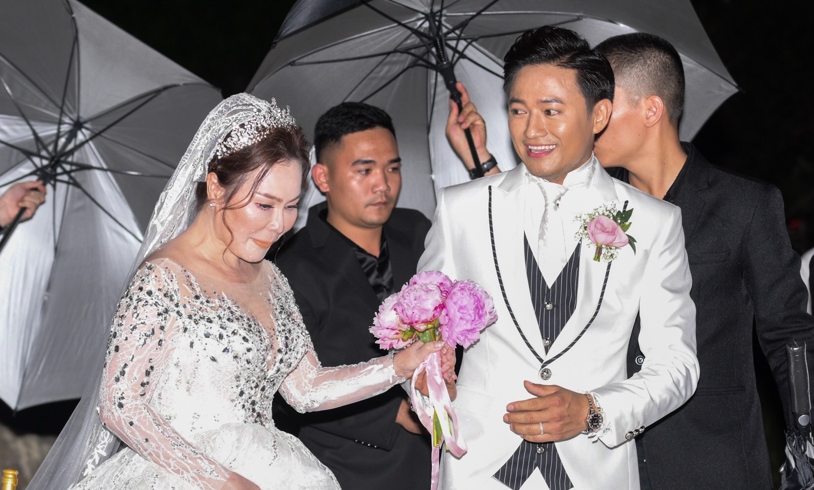 Dam cuoi Quy Binh anh 7