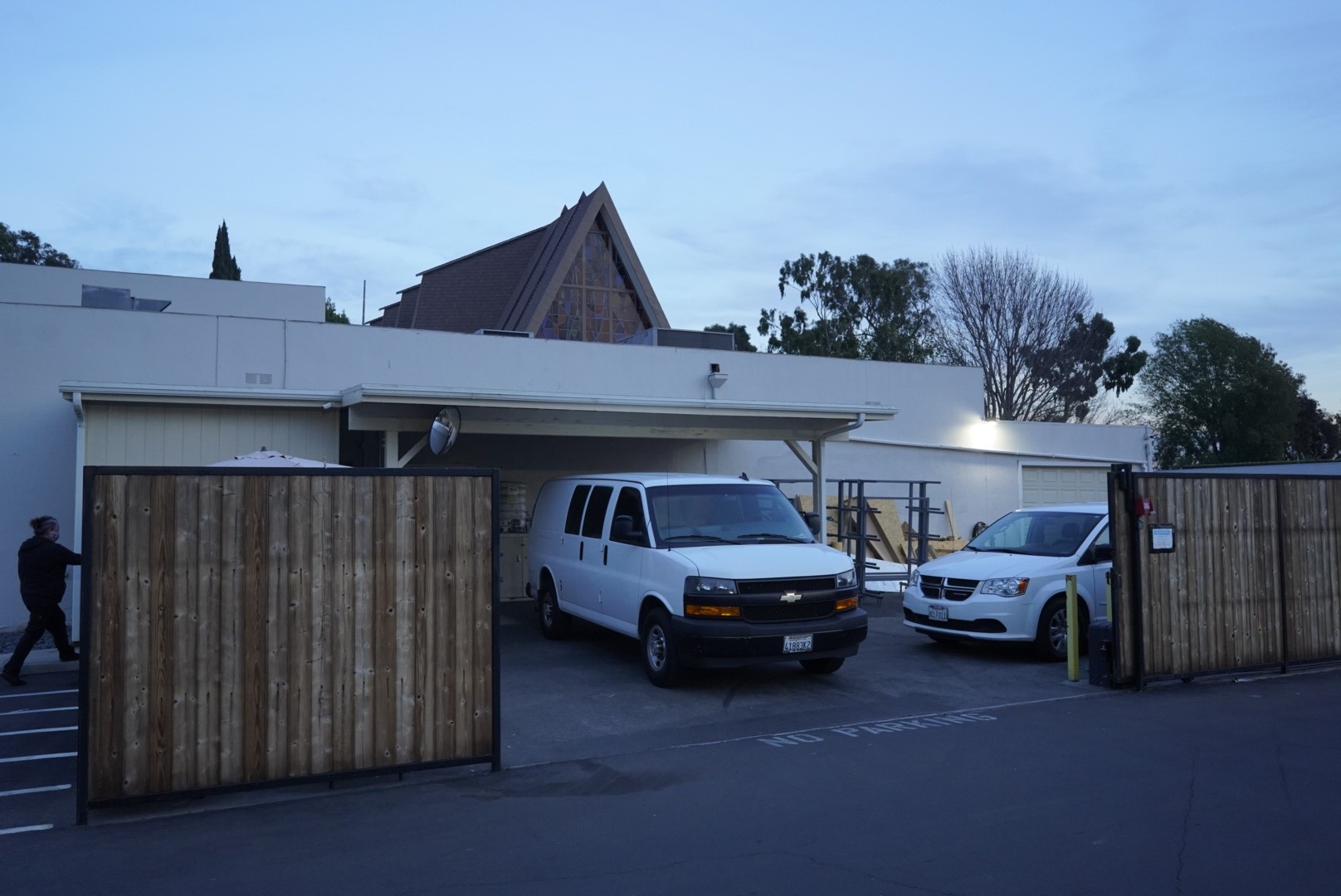 Người thân nhận thi hài Chí Tài ảnh 1 Nguoi than nhan thi hai Chi Tai anh 1