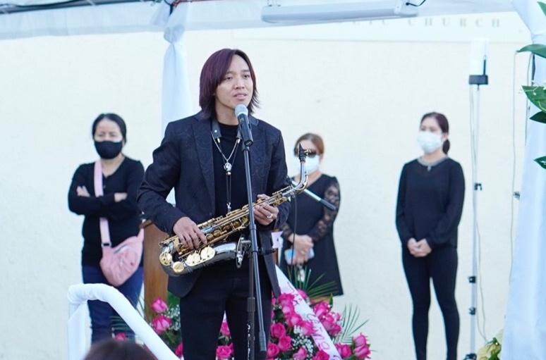 Hoai Linh viet tho tien dua Chi Tai anh 2