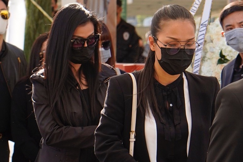 Hong Dao, Quang Minh va nhieu nghe si vieng danh hai Chi Tai hinh anh