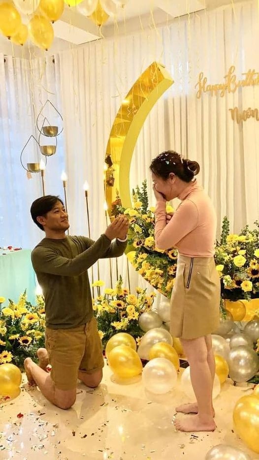 Quy Binh cau hon vo anh 1