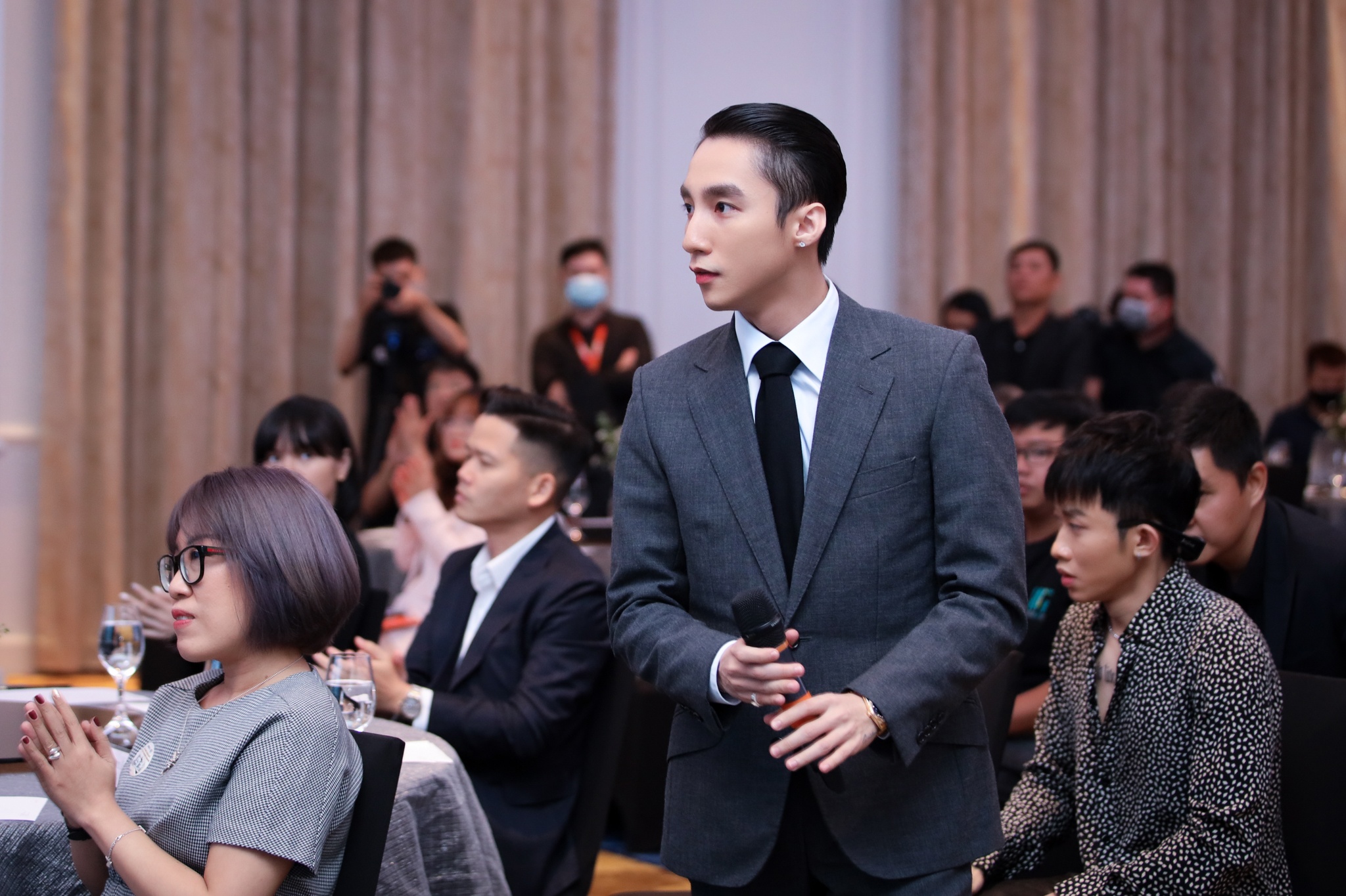 Son Tung ra mat truyen tranh Lac troi anh 4