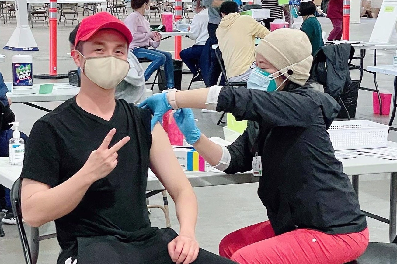 Nhat Tinh Anh tiem vaccine Covid-19 o My hinh anh