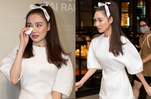 Nha Phuong xin loi vi den muon hai tieng hinh anh