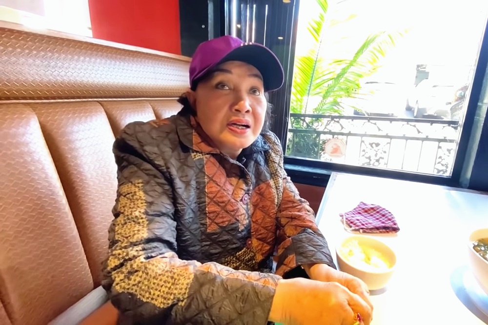 Nghe si Hong Nga o My anh 2