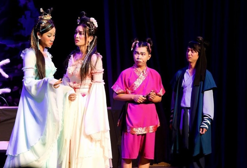 dien vien san khau thuong Tet anh 4