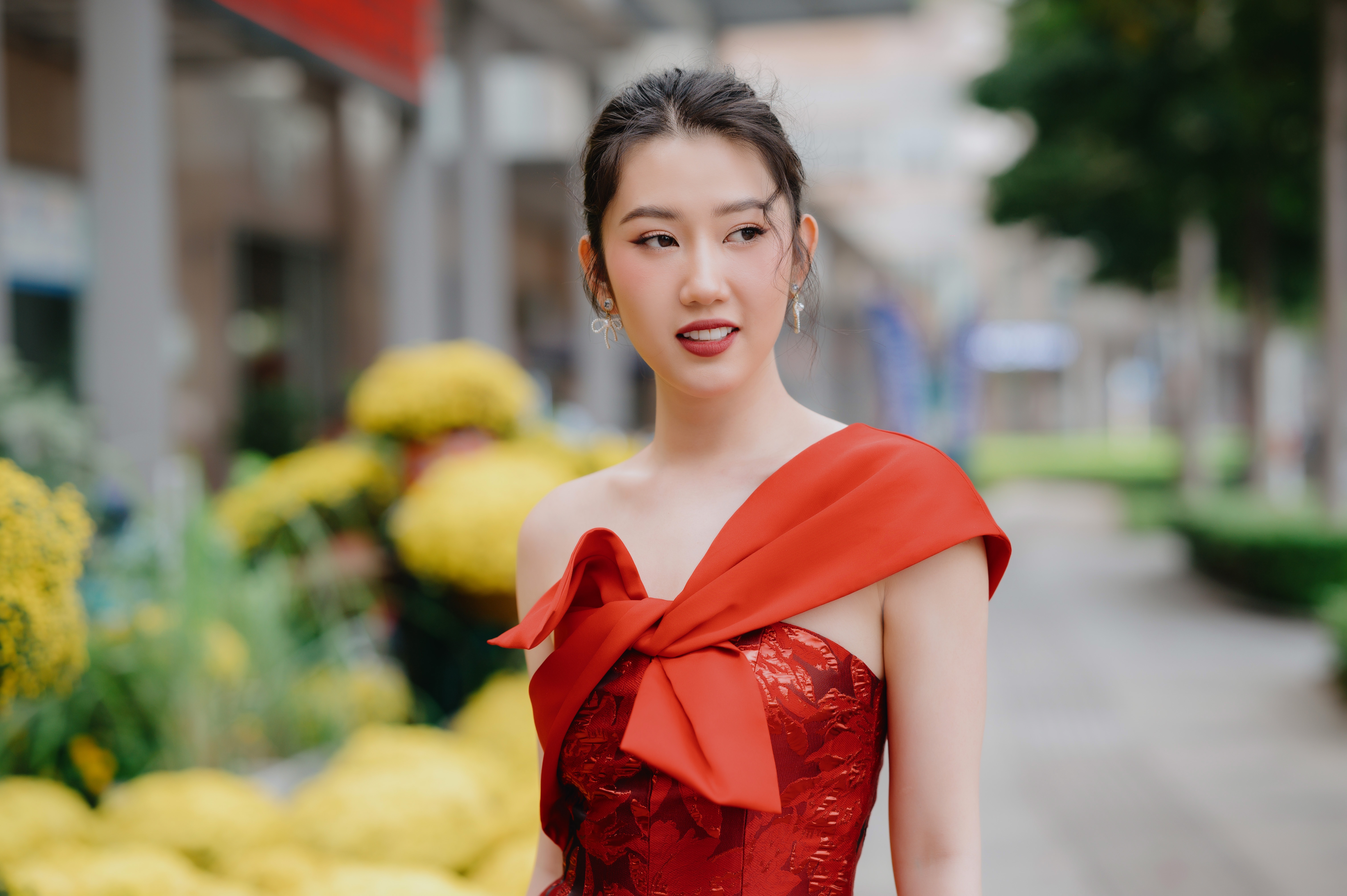 Nhan sac tuoi 30 Thuy Ngan anh 2