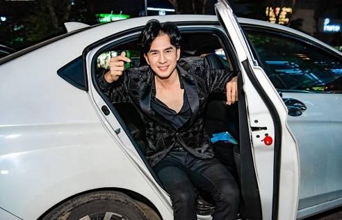 ‘Cat-xe dien show Tet cua ca si Viet chi bang 1/3 ngay thuong’ hinh anh