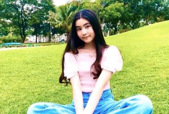 Con gai ut Quyen Linh cao 1,7 m o tuoi 13 hinh anh