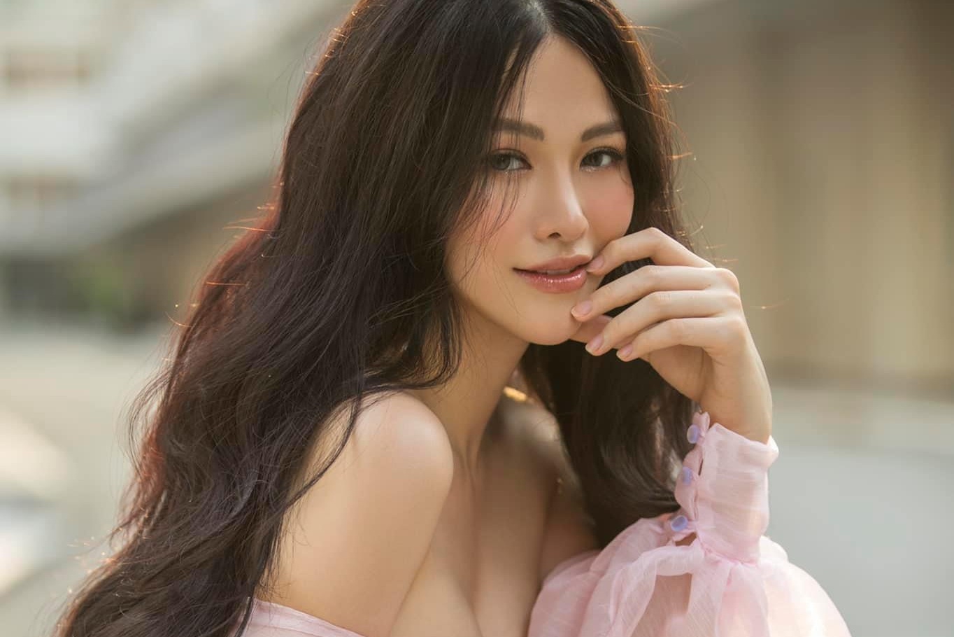Hoa hau Phuong Khanh: 'Showbiz day ray tin don, toi khong ngoai le' hinh anh