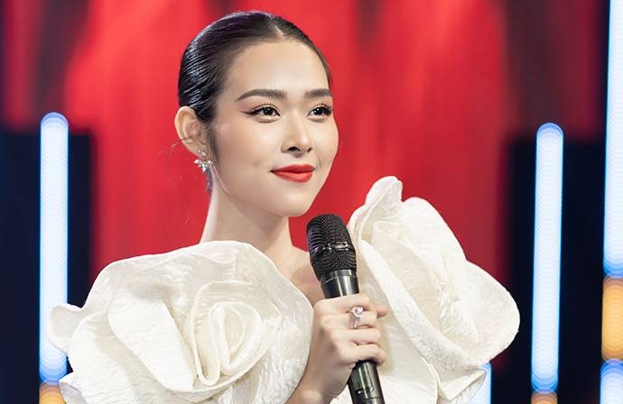 Diep Bao Ngoc duoc nhac si Huy Tuan khen vua hat hay vua xinh dep hinh anh