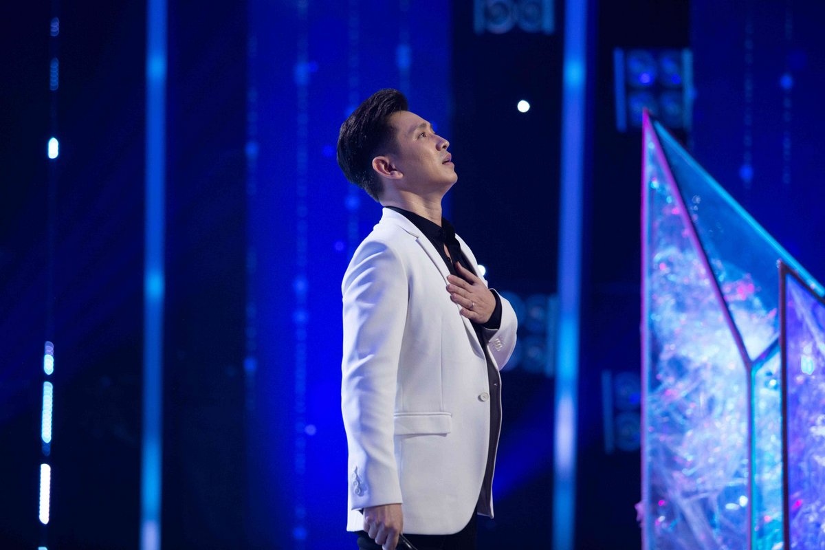 Diep Bao Ngoc lan dau ca hat anh 2