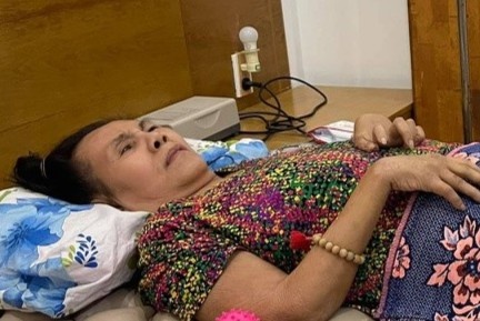 Nghe si Hoang Lan phau thuat vung lung bi hoai tu hinh anh