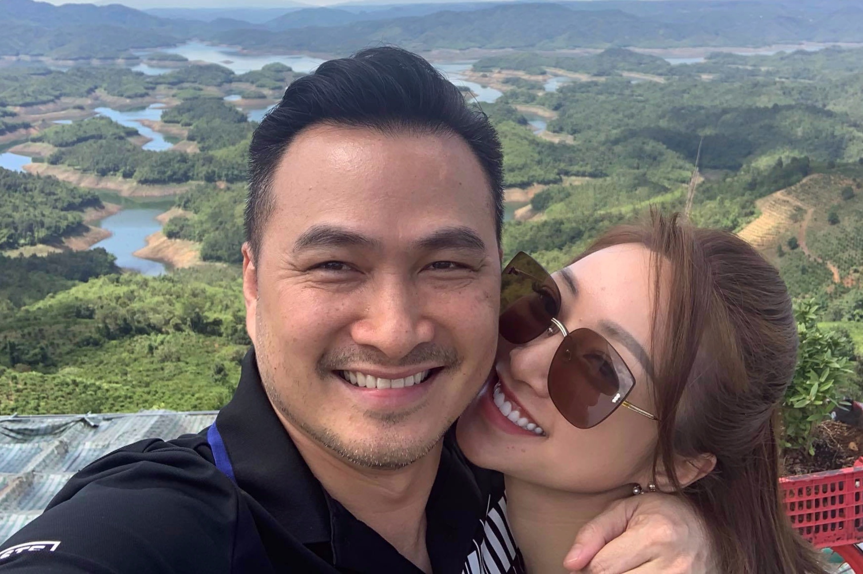 Tinh yeu 2 nam cua Chi Bao va Ly Thuy Chang hinh anh