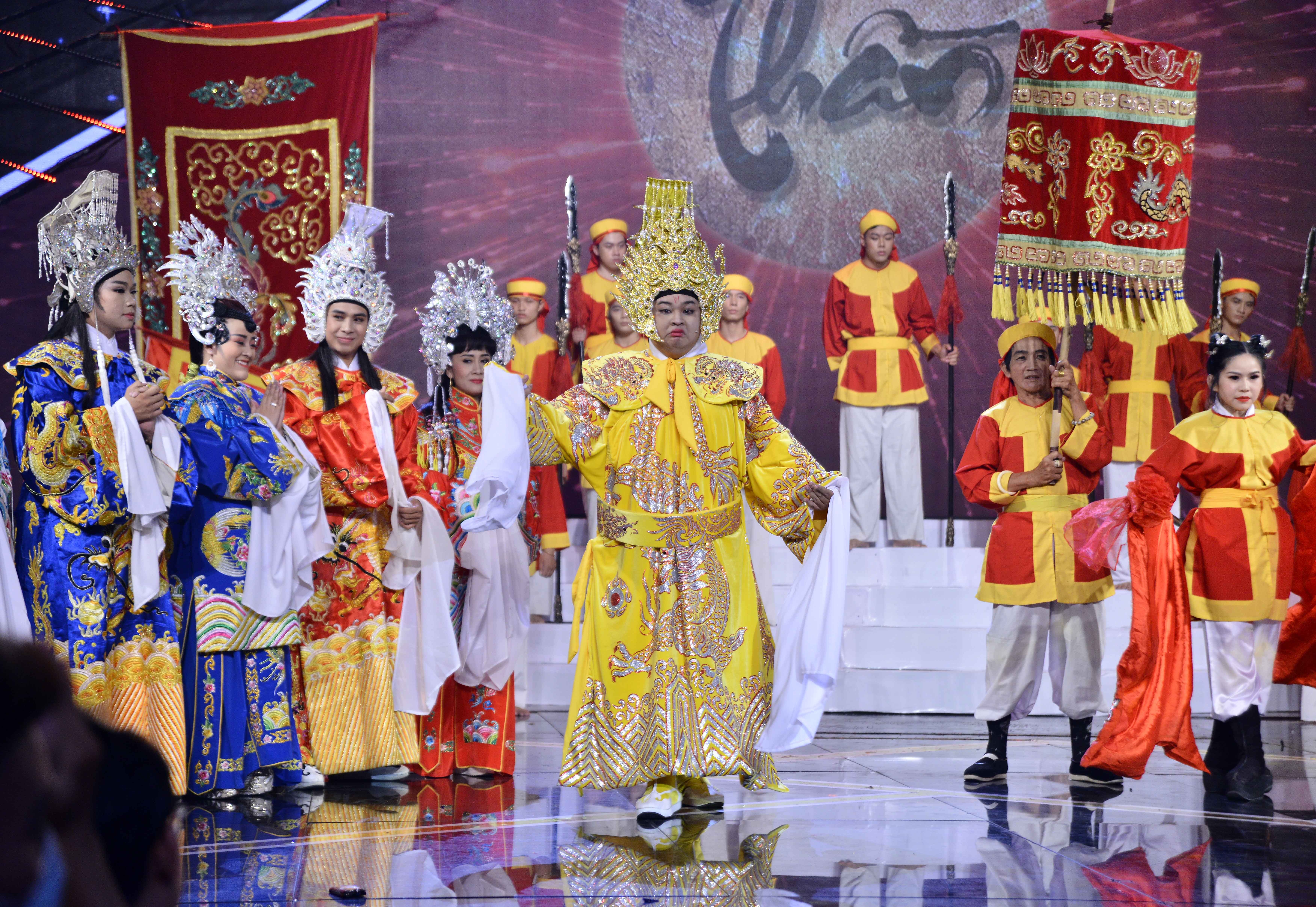 Ngoc Phuoc dang quang cuoi xuyen Viet anh 3