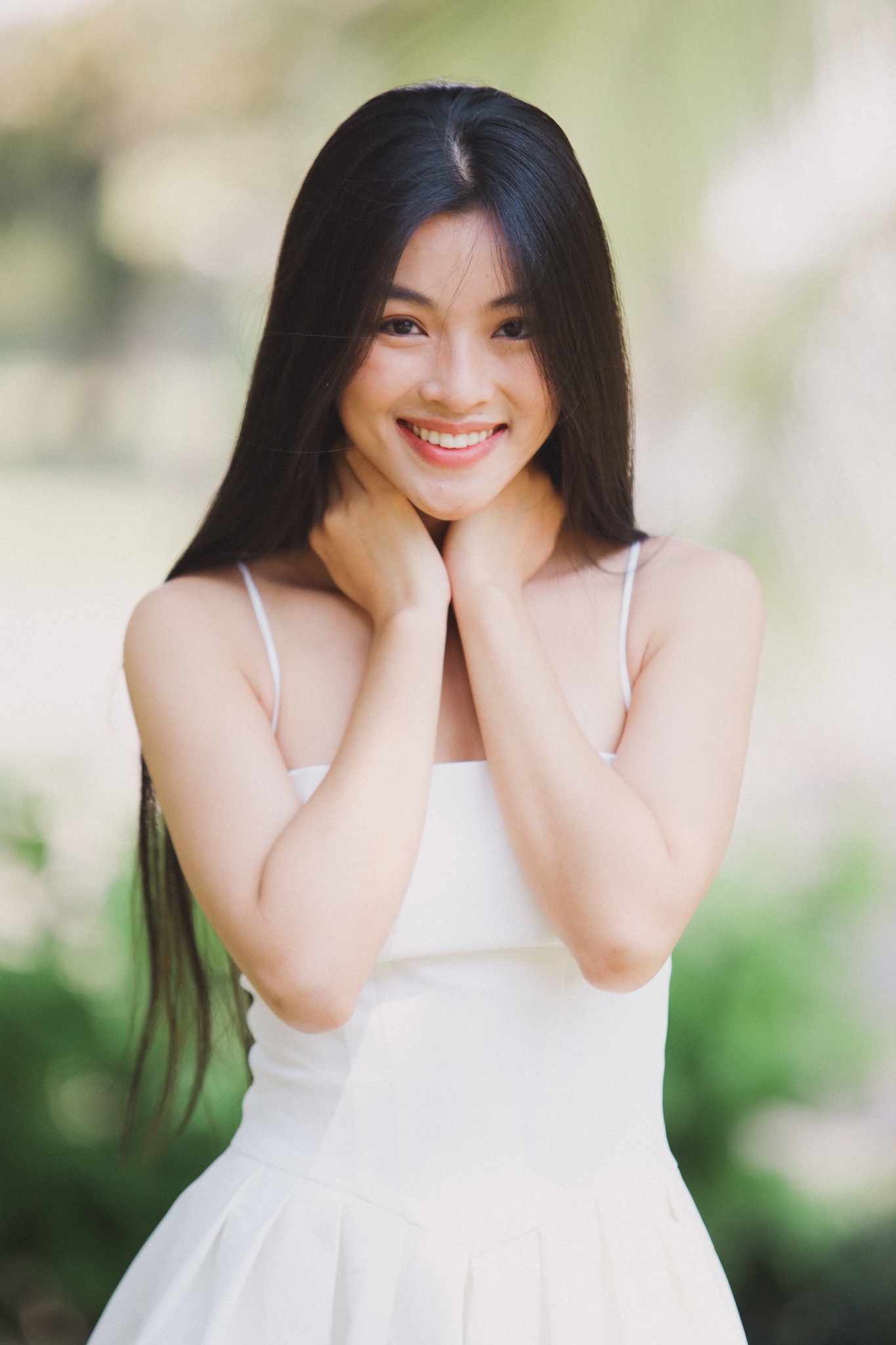 Lan Thy dung hoc truong y anh 4