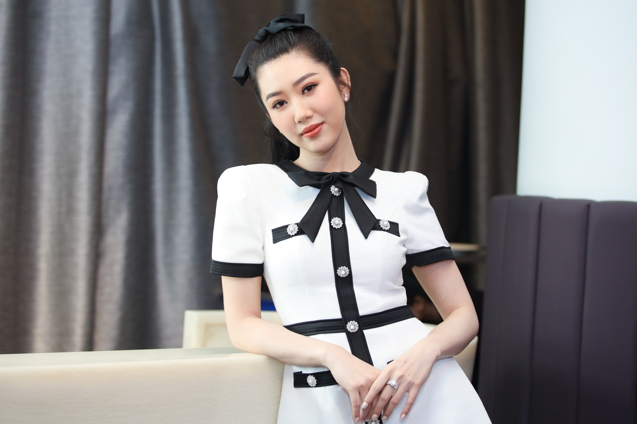 Nha Phuong khoc o hop bao anh 5