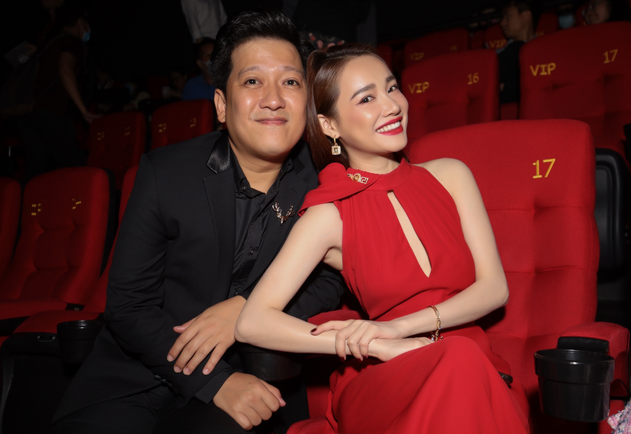 Thuy Ngan cung Truong The Vinh di xem phim anh 2