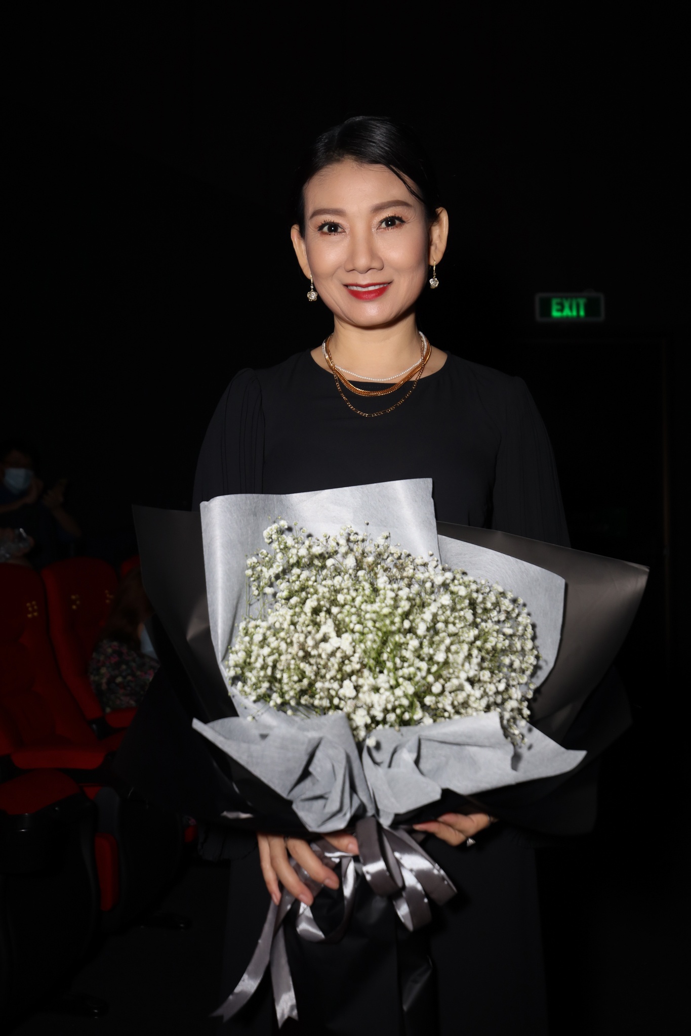 Thuy Ngan cung Truong The Vinh di xem phim anh 10