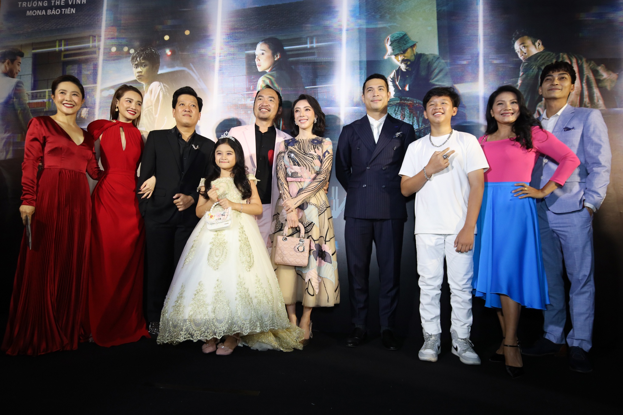 Thuy Ngan cung Truong The Vinh di xem phim anh 1