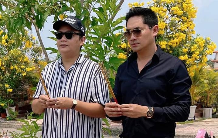 Minh Luan, Huu Tin vieng mo Anh Vu hinh anh
