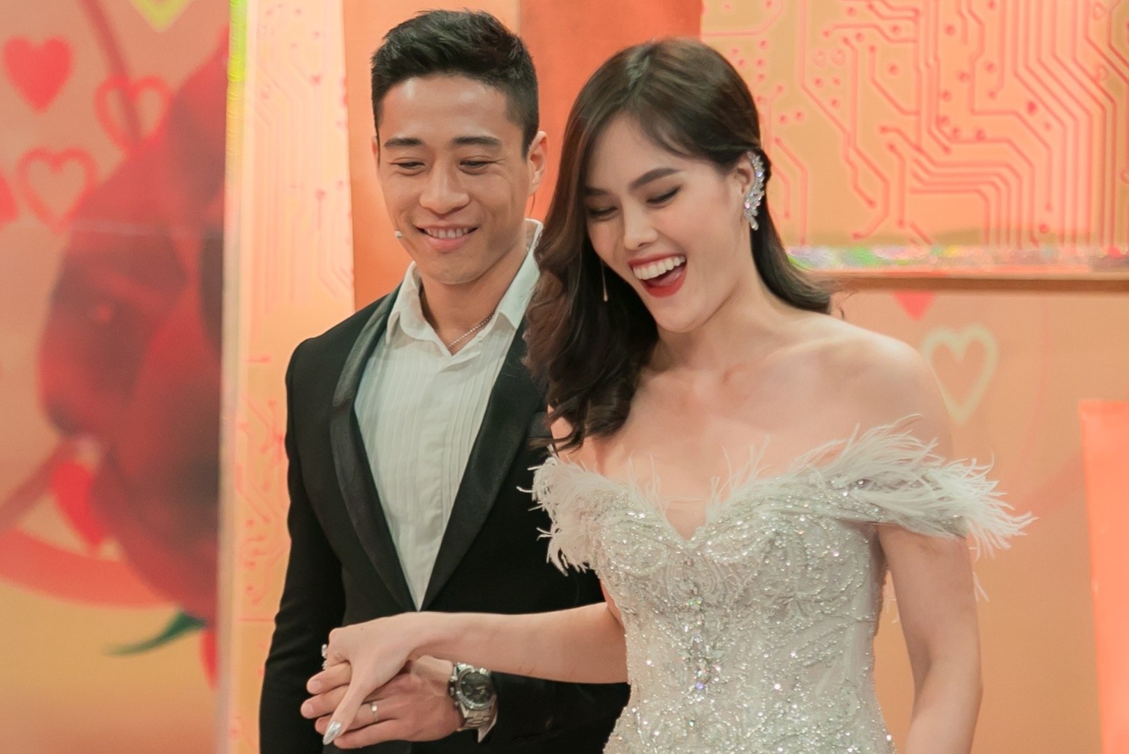 Dien vien Linh Son quen vo qua ung dung hen ho, yeu sau mot tuan gap hinh anh