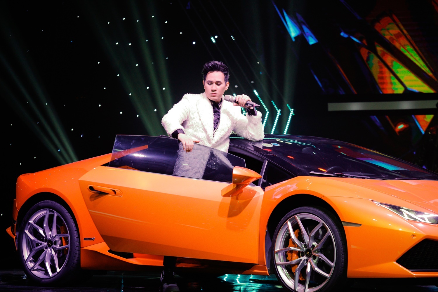 Nguyen Vu muon sieu xe anh 1