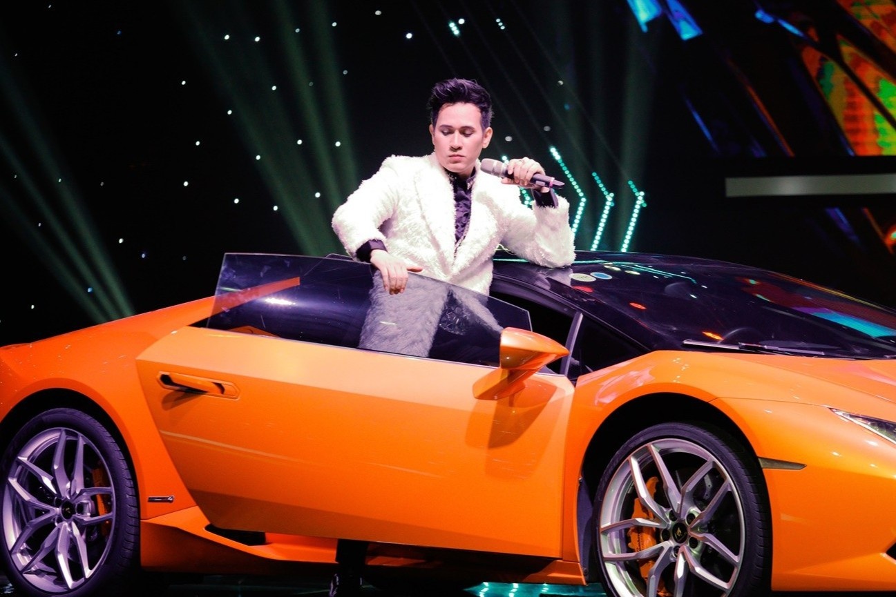 Nguyen Vu: 'Sieu xe su dung tren san khau la do toi di muon' hinh anh