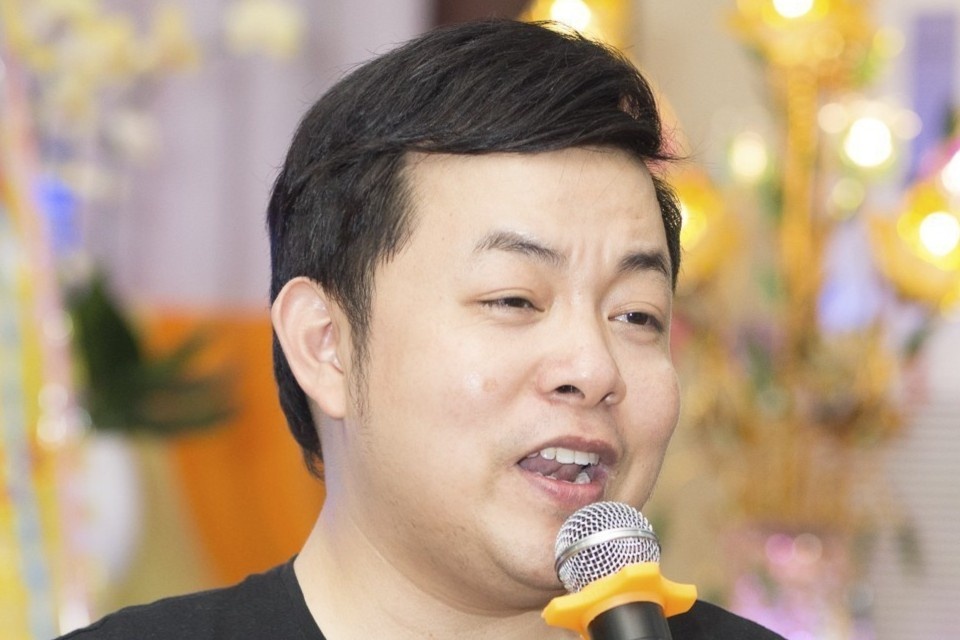 Quang Le noi gi ve tin no 4.600 USD hon hai nam? hinh anh