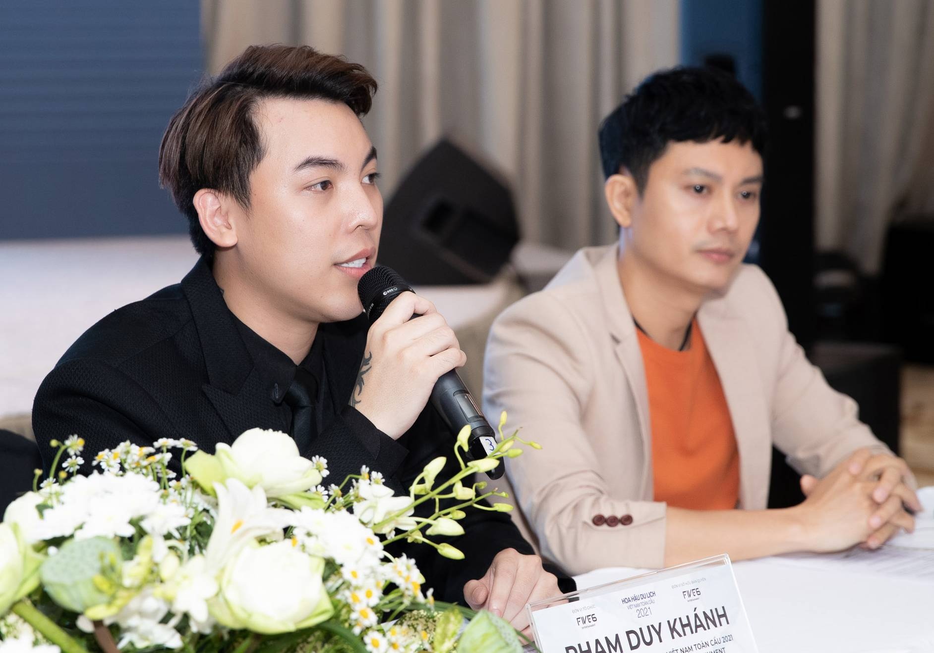 Cuoc thi hoa hau chap nhan nguoi chuyen gioi anh 1