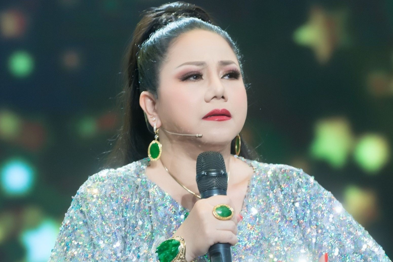 Ca si Ngoc Anh ke tung mang ca xau vang di dien hinh anh