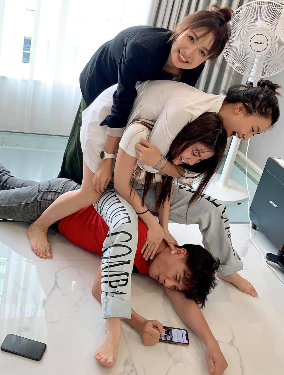 nhóm bạn Cổng mặt trời hội ngộ ảnh 2 nhom ban Cong mat troi hoi ngo anh 2