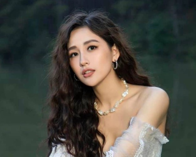 Mai Phuong Thuy va dan sao Viet lam gi dip nghi le? hinh anh