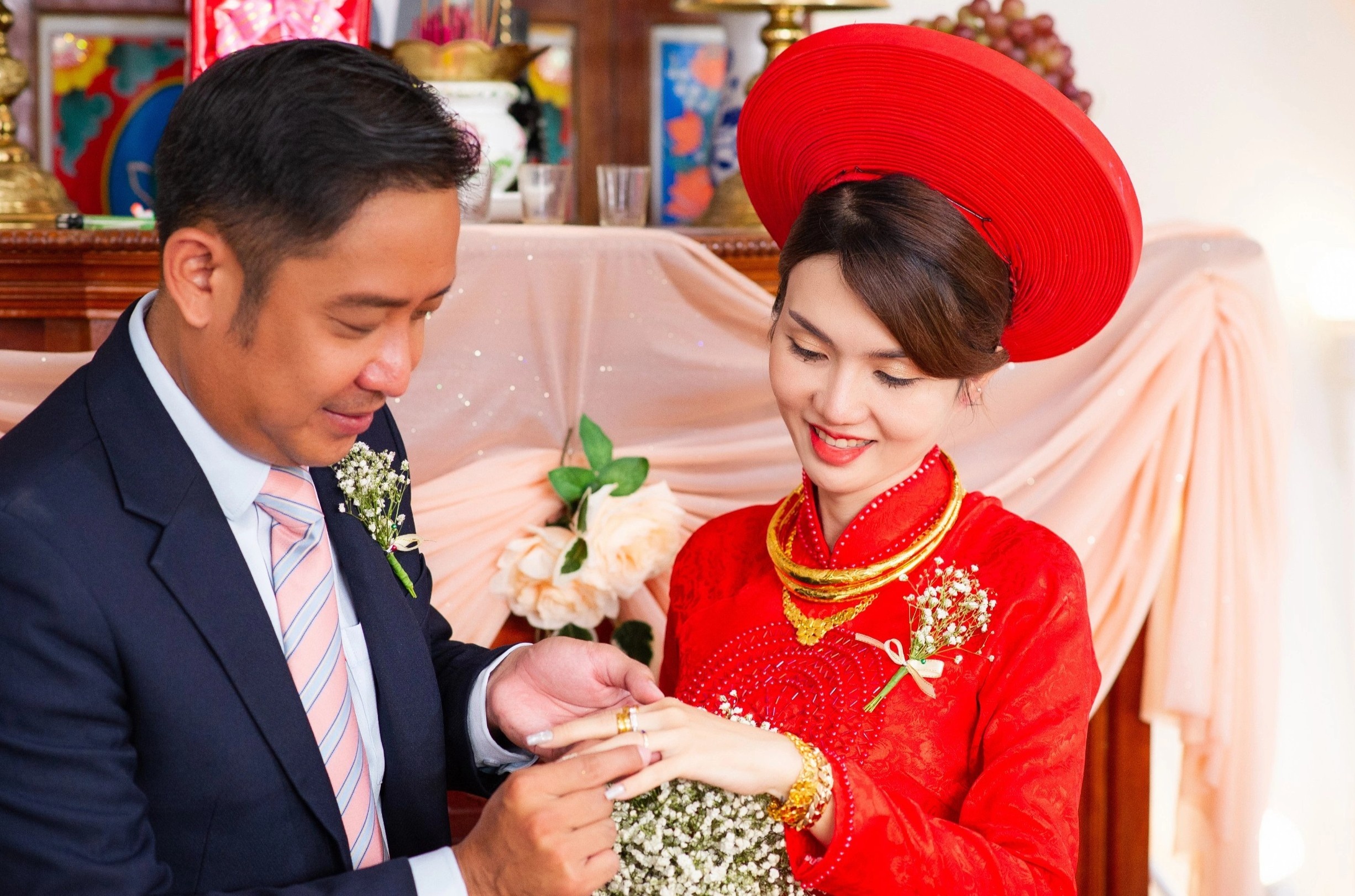 Dien vien 'Cong mat troi' Dinh Hieu ket hon o tuoi 41 hinh anh