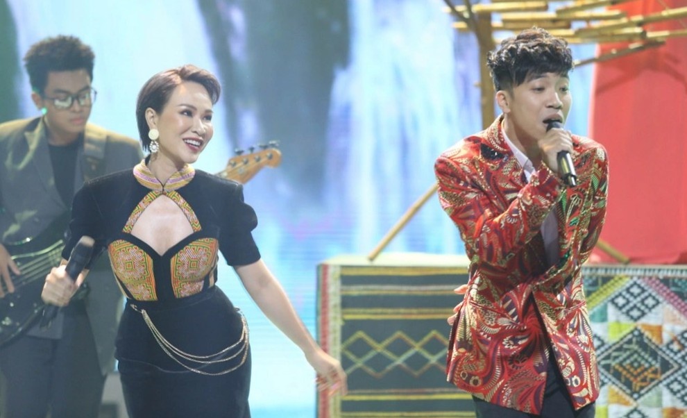 Diep Bao Ngoc Troi sinh mot cap anh 2