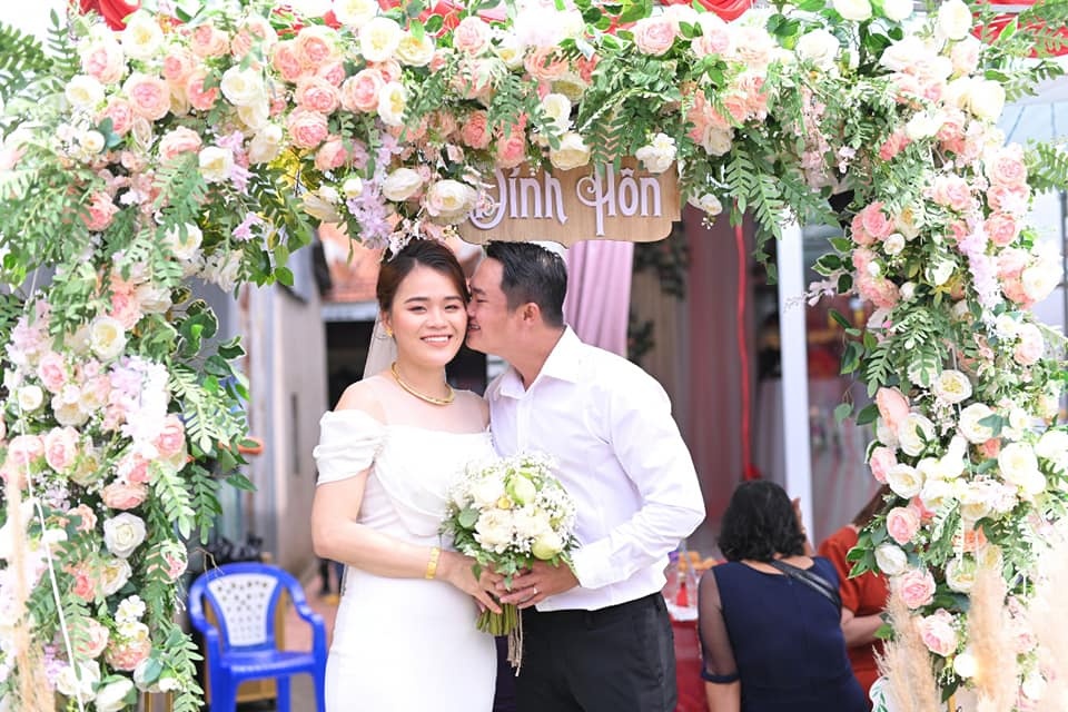 Ngan Thao dinh hon anh 2